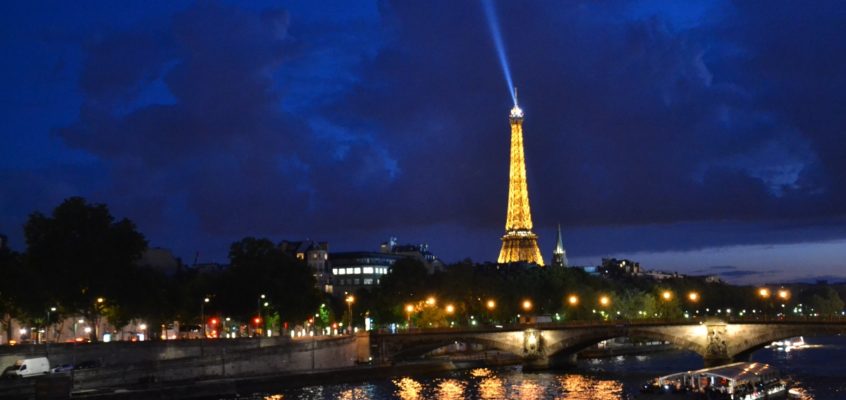 France avec Passion. "Przed p&oacute;&lstrok;noc&aogon; w Pary&zdot;u"